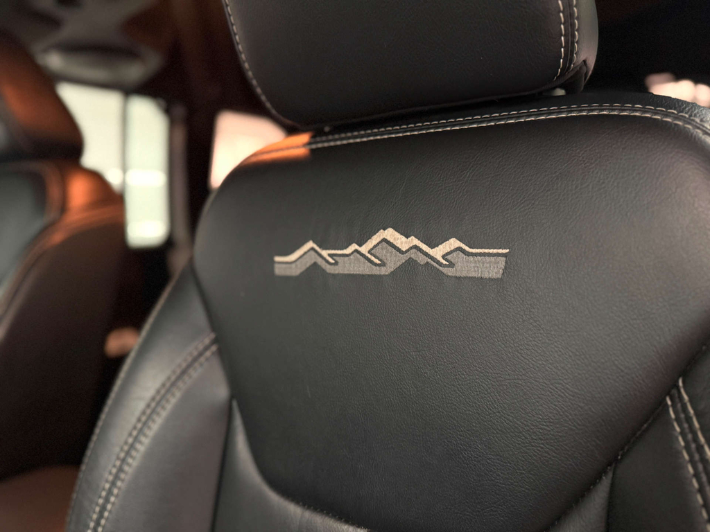 Jeep Wrangler 3.6L Null Black #24