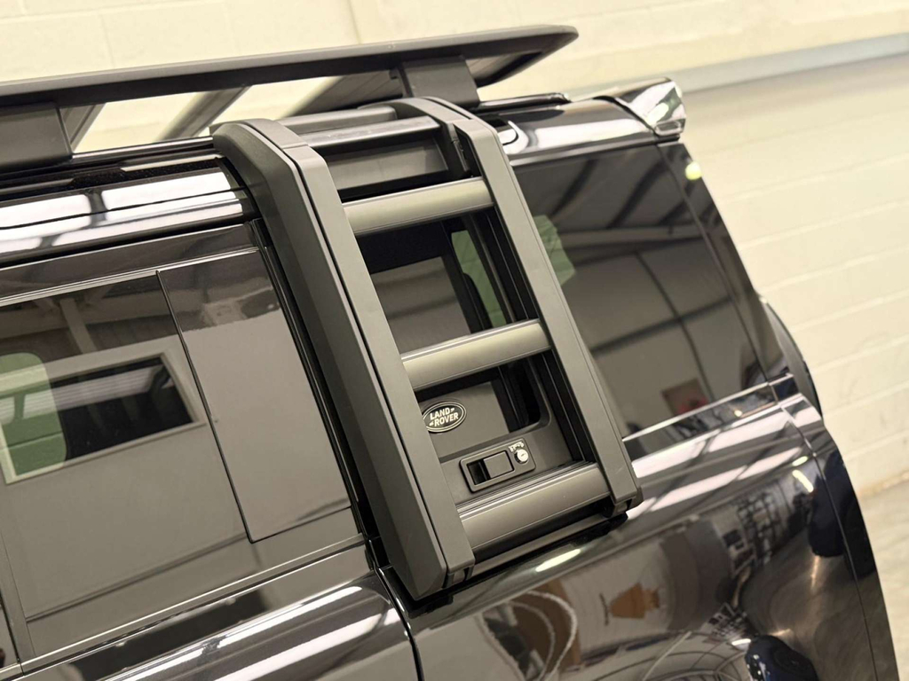 Land Rover Defender Se Black #16
