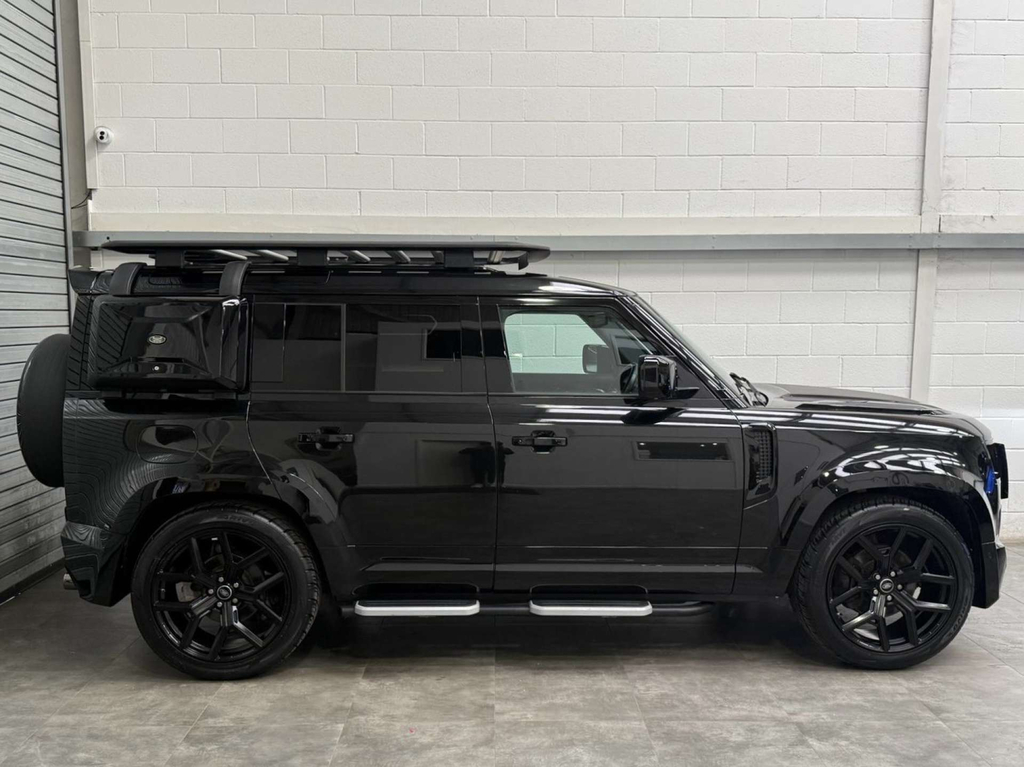 Land Rover Defender Se Black #5