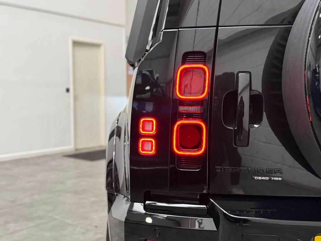 Land Rover Defender Se Black #10