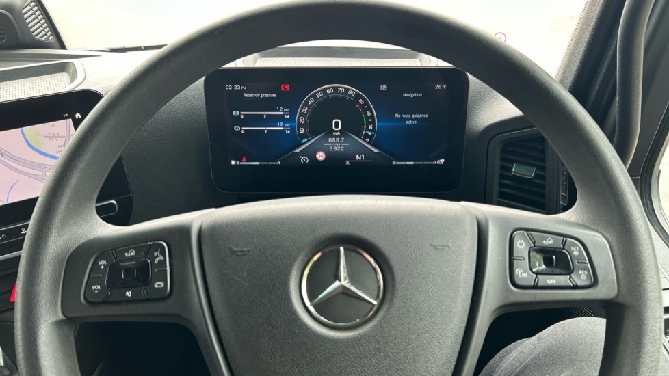 Mercedes-Benz Hatchback 202675 White #13