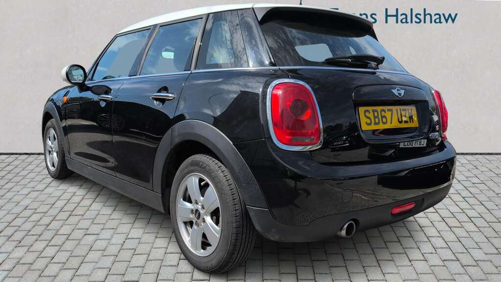 Mini Hatch 1.5 Cooper D 2017 SB67UZW Black #2