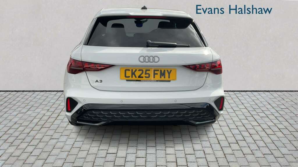 Audi A3 35 Tfsi S Line S Tronic 2025 CK25FMY White #5