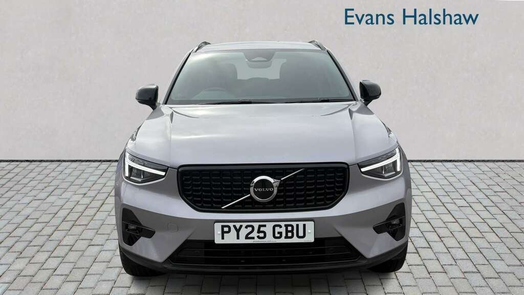 Volvo XC40 2.0 B4p Plus Dark 2025 PY25GBU Silver #2