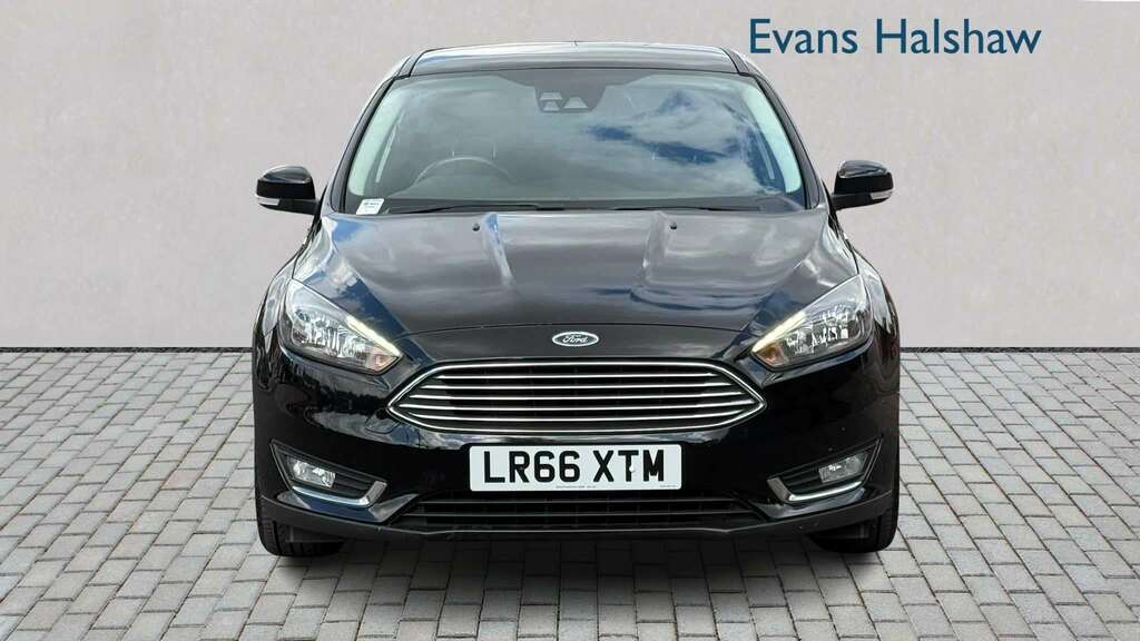 Ford Focus 1.0 Ecoboost 125 Titanium 2016 LR66XTM Black #2