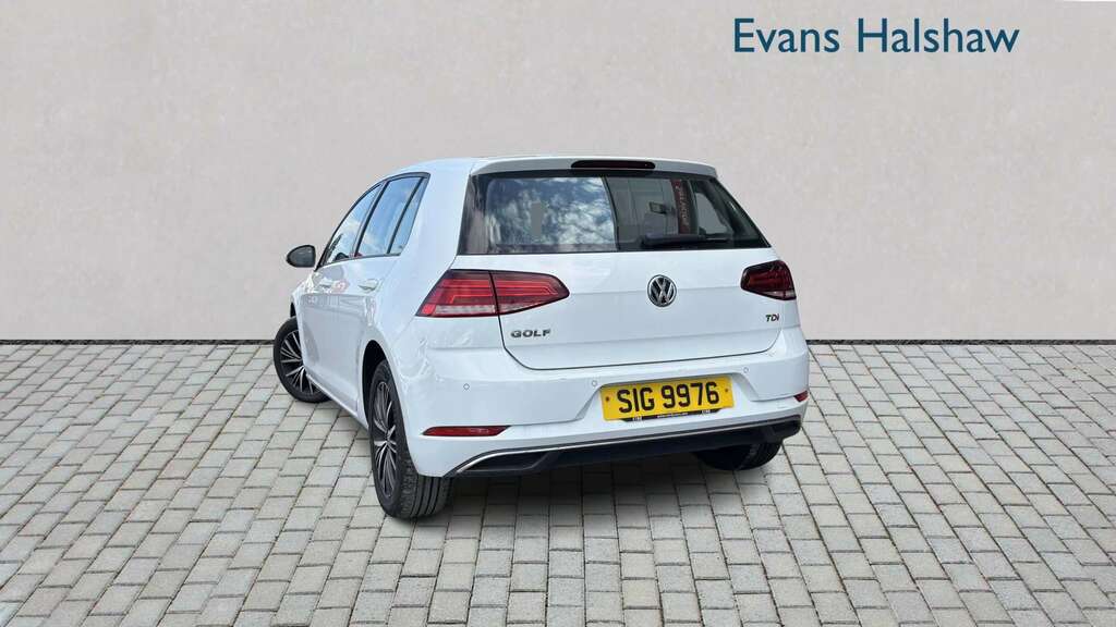 Volkswagen Golf 1.6 Tdi Se Nav 2017 SIG9976 White #2