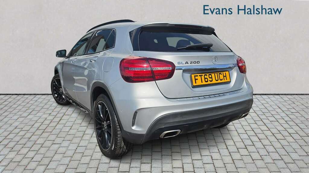 Mercedes-Benz GLA Class 200 Amg Line Edition 2019 FT69UCH Silver #2