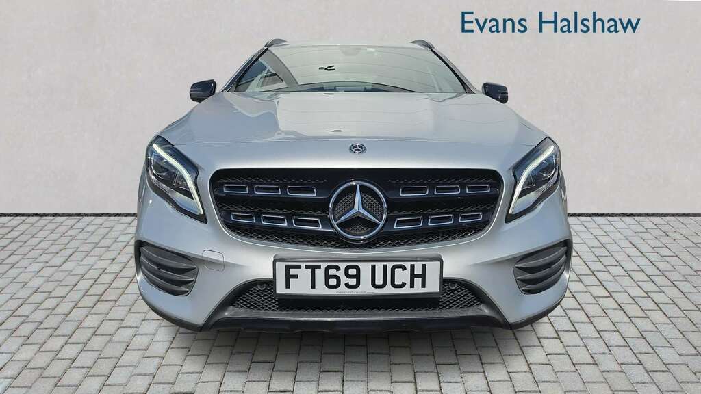 Mercedes-Benz GLA Class 200 Amg Line Edition 2019 FT69UCH Silver #4