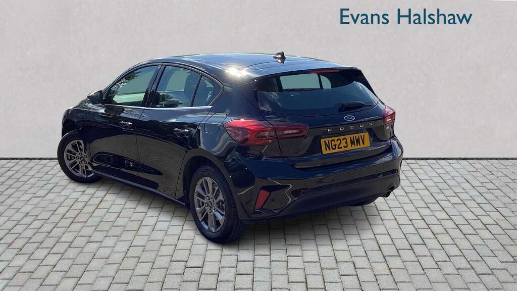 Ford Focus 1.0 Ecoboost Hybrid Mhev Titanium 2023 NG23MWV Black #2