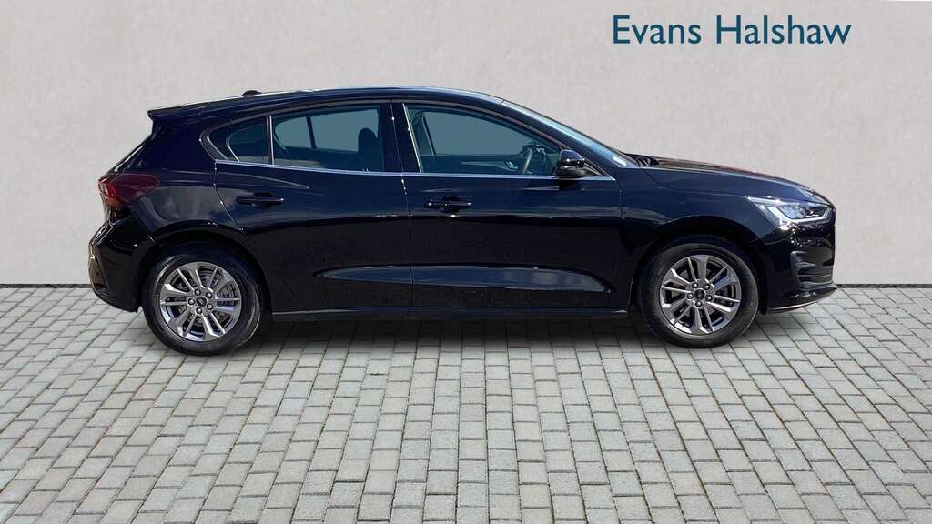 Ford Focus 1.0 Ecoboost Hybrid Mhev Titanium 2023 NG23MWV Black #3