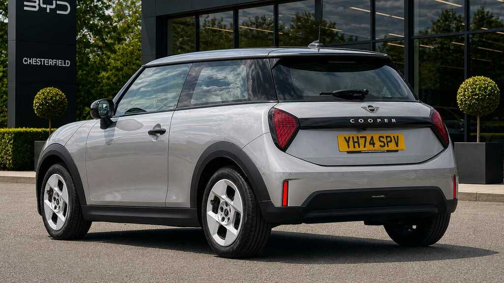 Mini Hatch 1.5 C Classic 2024 YH74SPV Silver #2