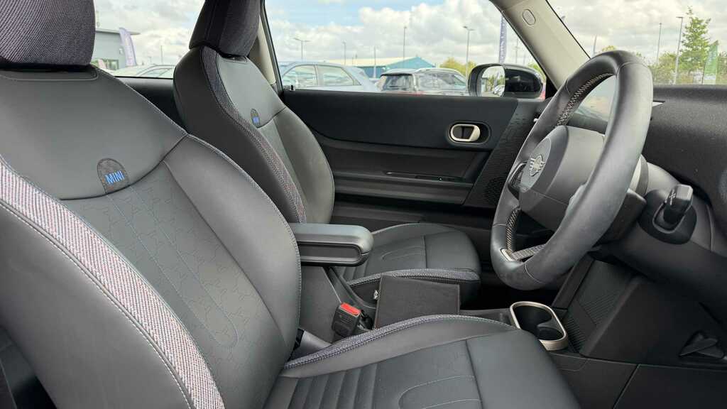 Mini Hatch 1.5 C Classic 2024 YH74SPV Silver #3