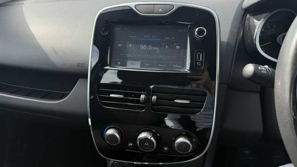 Renault Clio 0.9 Tce 90 Dynamique Nav 2015 YJ65JGP Black #6