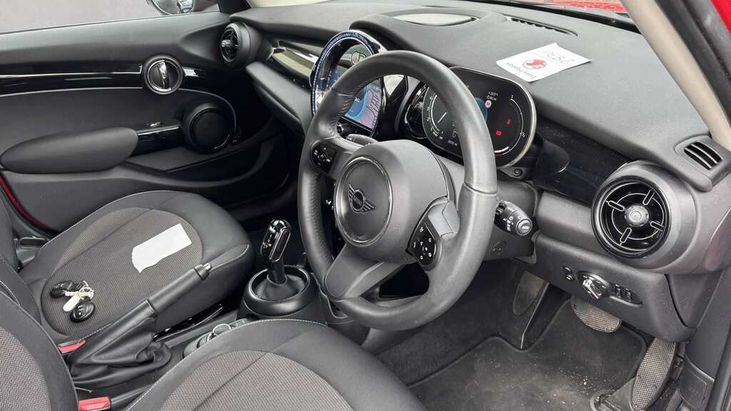Mini Hatch 1.5 C Classic Level 2 2023 KN73YPP Red #5