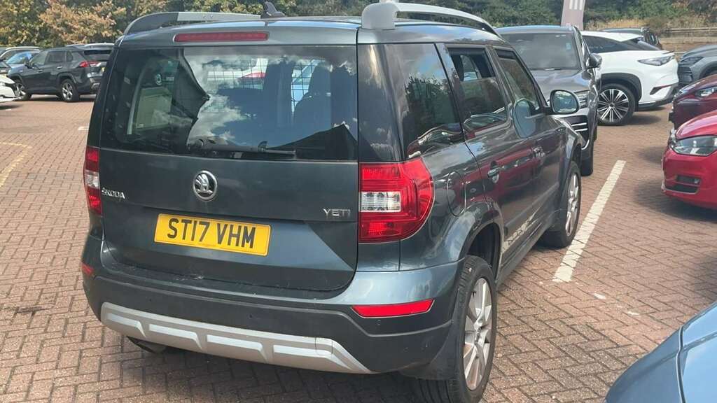 Skoda Yeti 1.2 Tsi 110 Se L Drive Dsg 2017 Grey #4