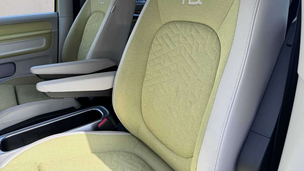 Volkswagen ID.Buzz Commerce Silver #36