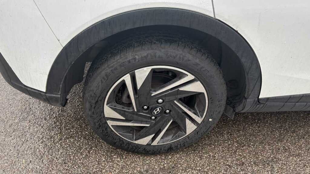 Hyundai Bayon Hatchback White #5