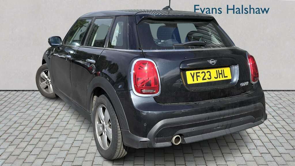 Mini Hatch 1.5 Cooper Classic Premium 2023 YF23JHL Black #2