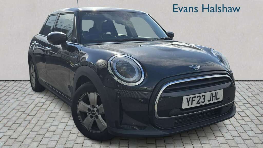 Mini Hatch 1.5 Cooper Classic Premium 2023 YF23JHL Black
