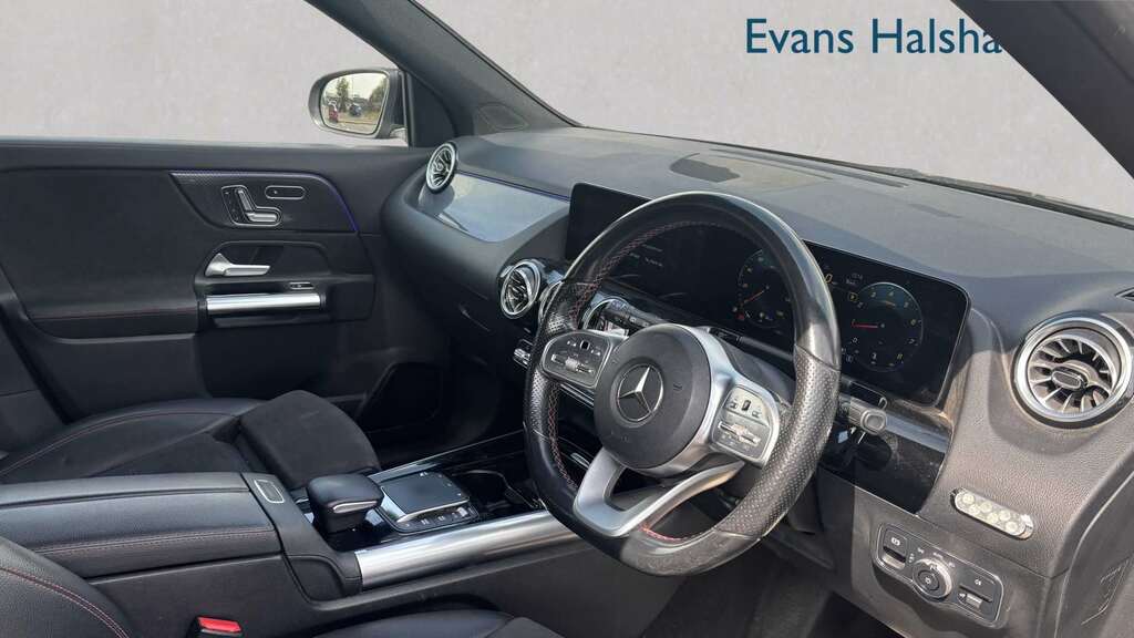 Mercedes-Benz GLA Class 180 Amg Line Premium Plus 2021 LN21NGV Black #6