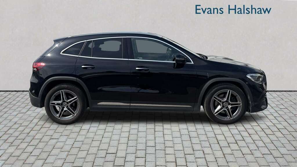 Mercedes-Benz GLA Class 180 Amg Line Premium Plus 2021 LN21NGV Black #3