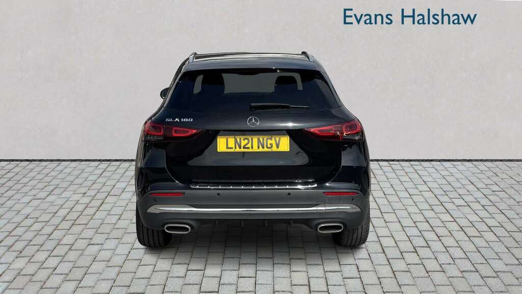 Mercedes-Benz GLA Class 180 Amg Line Premium Plus 2021 LN21NGV Black #5