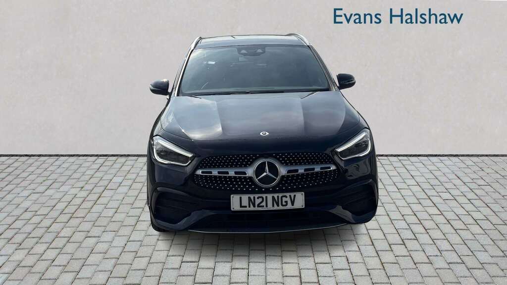 Mercedes-Benz GLA Class 180 Amg Line Premium Plus 2021 LN21NGV Black #4