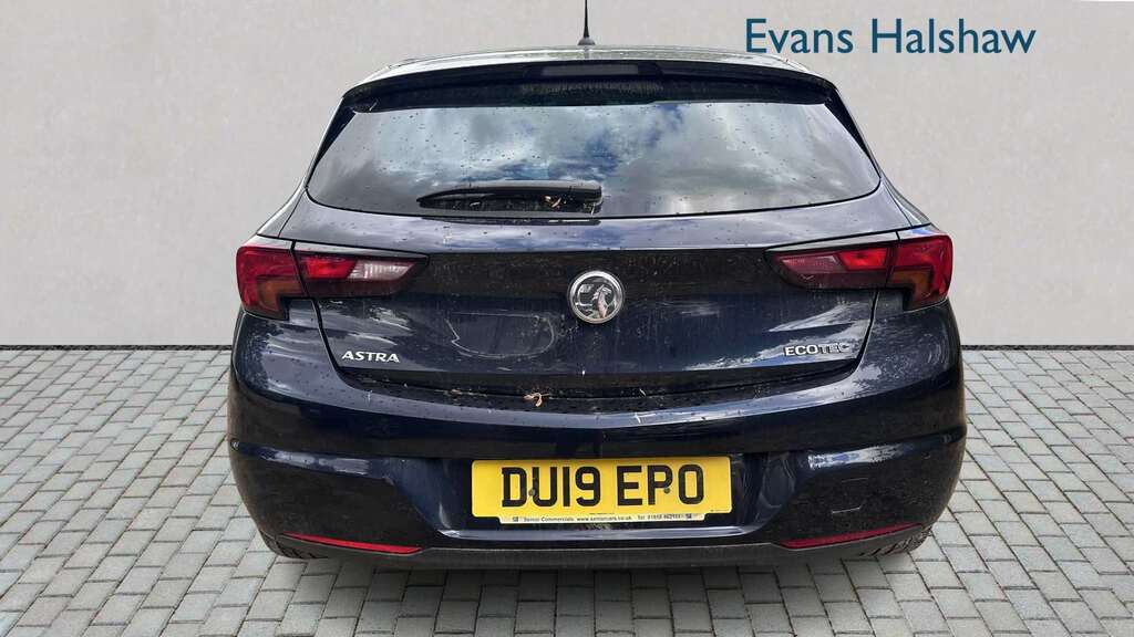 Vauxhall Astra Hatchback White #5