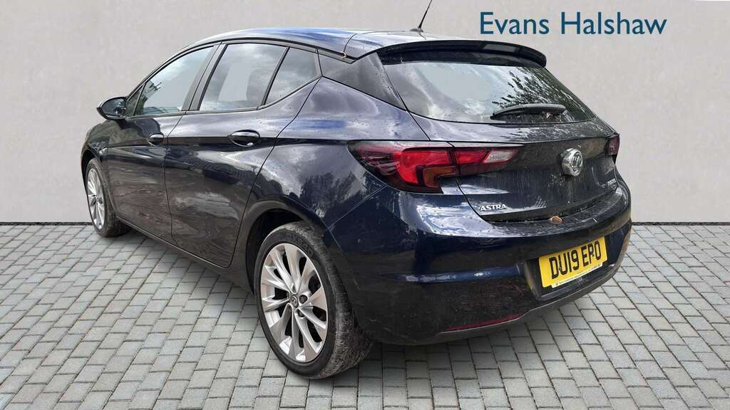 Vauxhall Astra Hatchback White #2