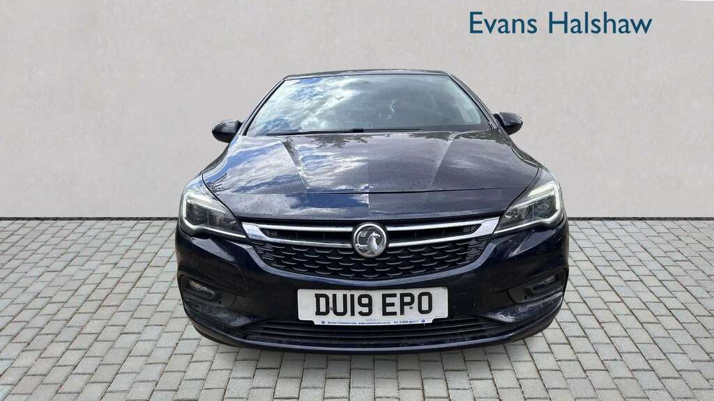 Vauxhall Astra Hatchback White #4