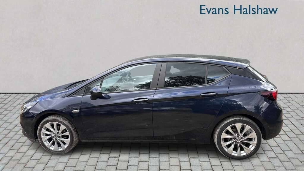 Vauxhall Astra Hatchback White #3