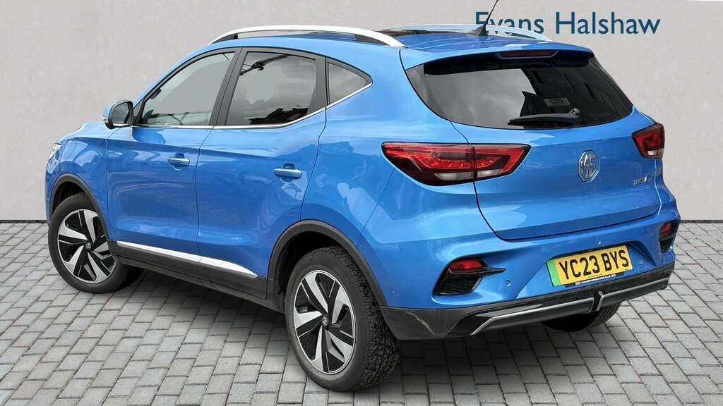 MG ZS Exclusive Red #2
