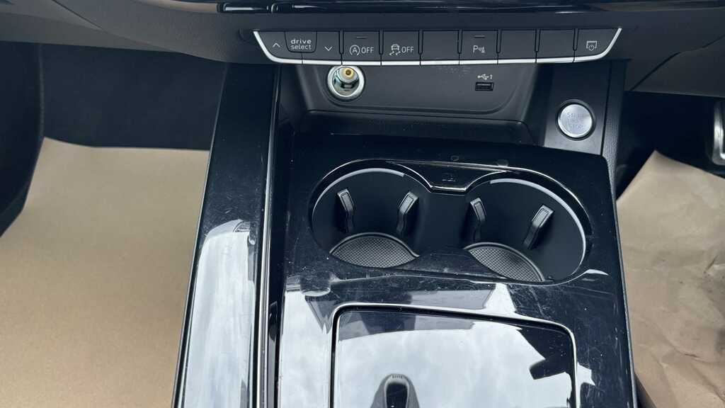 Audi A4 Technik White #12