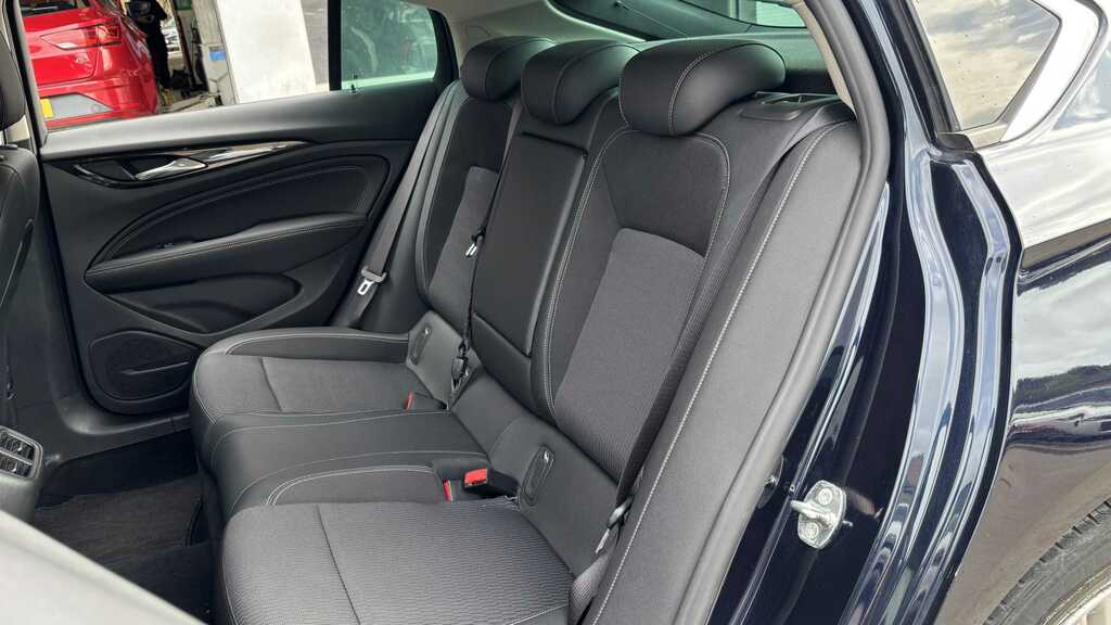 Vauxhall Insignia Hatchback Silver #9