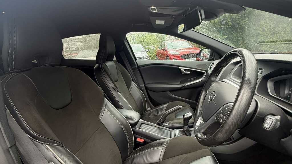 Volvo V40 T3 152 R Design Nav Plus 2018 Black #3