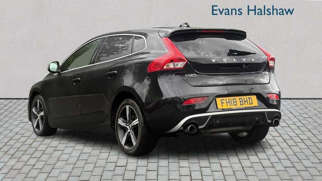 Volvo V40 T3 152 R Design Nav Plus 2018 Black #2