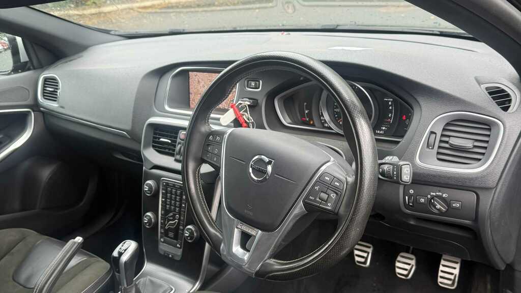 Volvo V40 T3 152 R Design Nav Plus 2018 Black #4