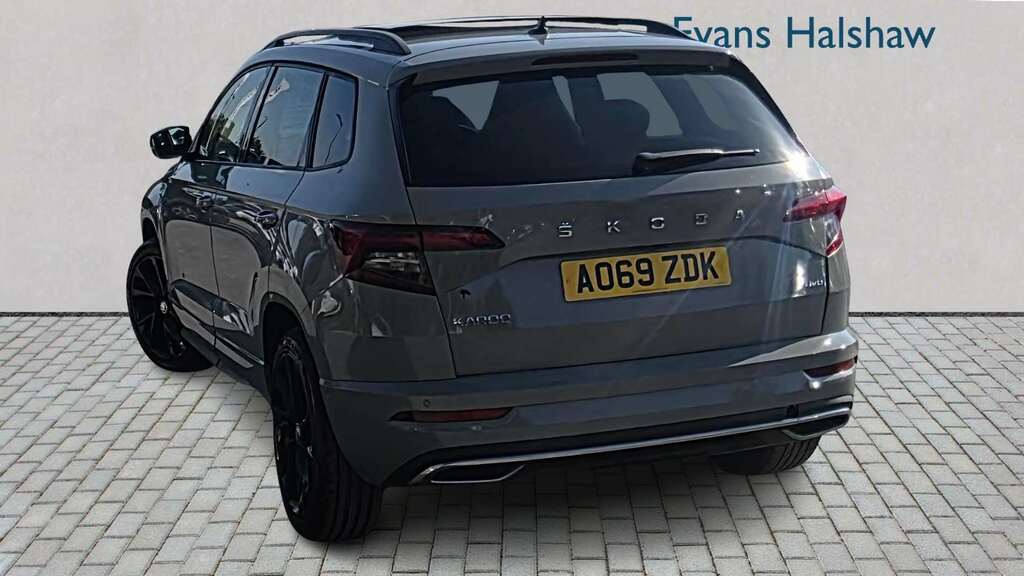 Skoda Karoq 2.0 Tdi Sport Line 4X4 Dsg 2019 Grey #2