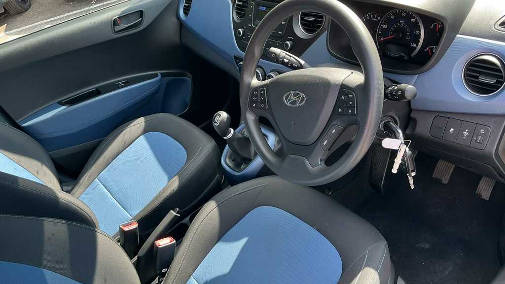 Hyundai I10 Hatchback White #11