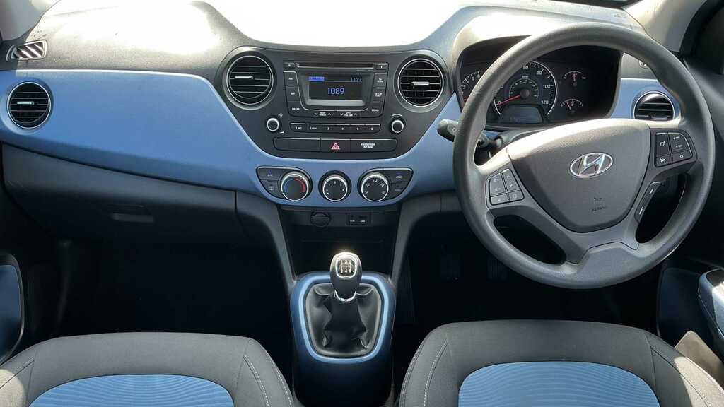Hyundai I10 Hatchback White #9