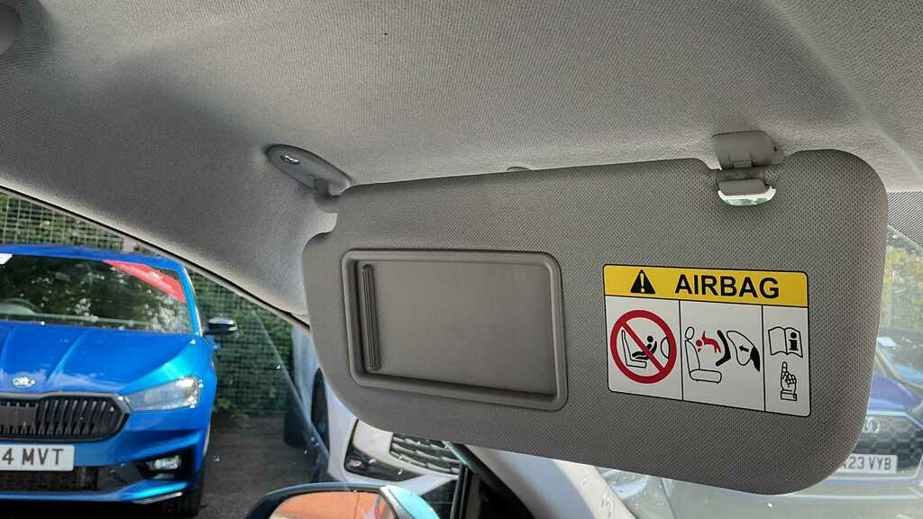 Hyundai I10 Hatchback White #26