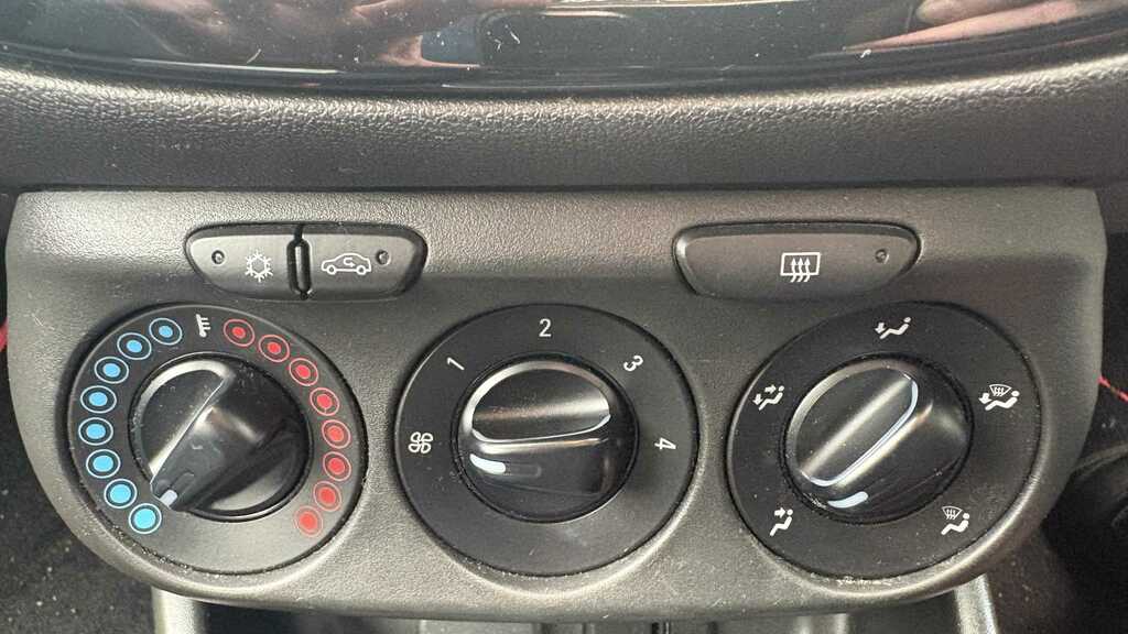 Vauxhall Corsa 1.4 75 Sri Red #8