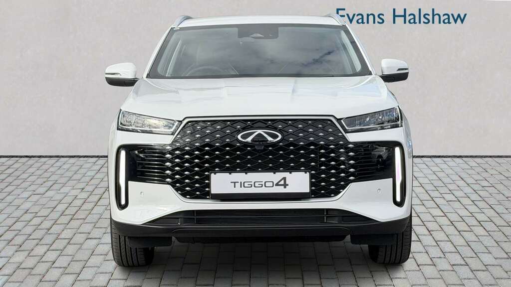 Chery Tiggo 4 1.5 Hybrid Summit Dht 2026 White #4