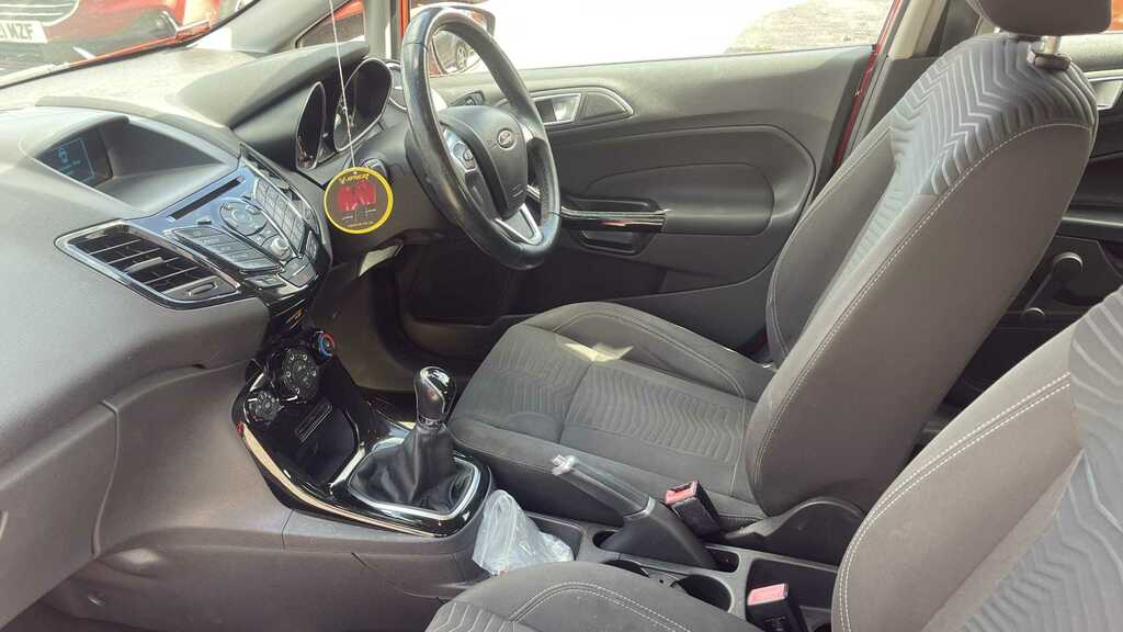 Ford Fiesta Studio Red #8