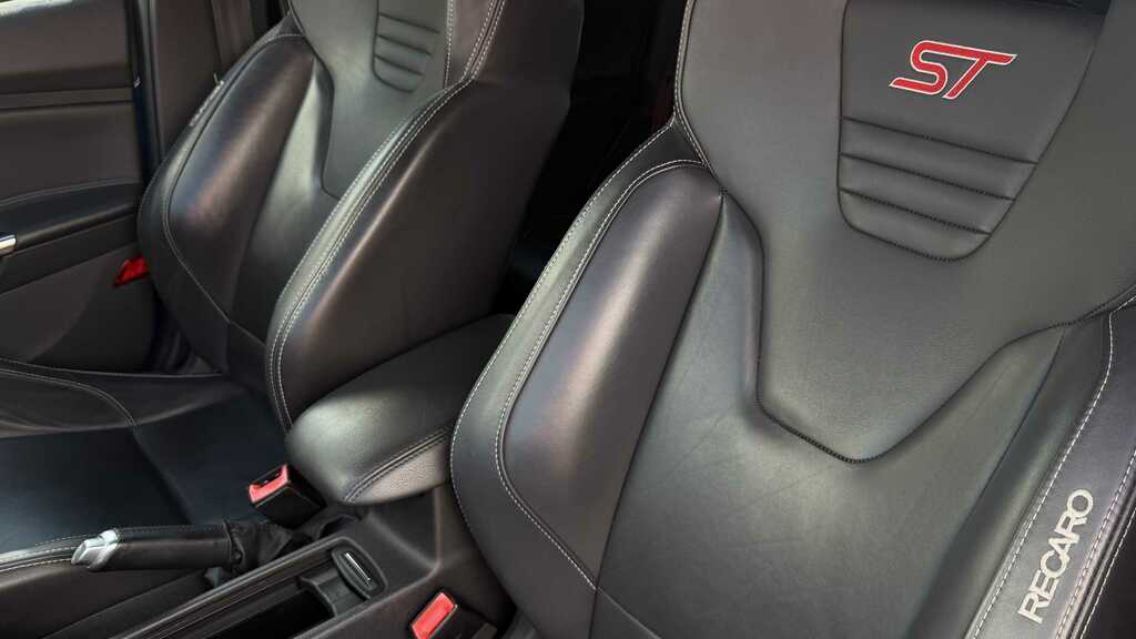 Ford Focus  Black #19