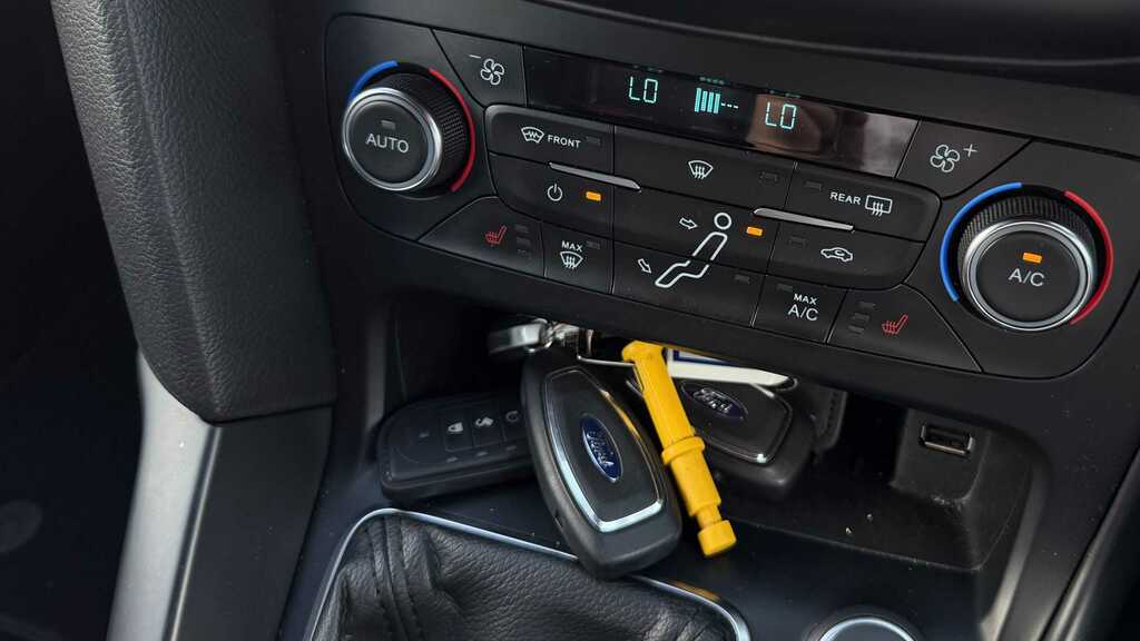 Ford Focus  Black #13