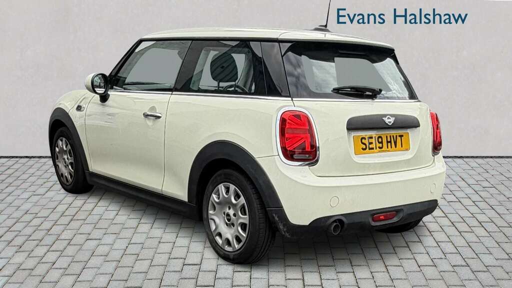 Mini Hatch 1.5 One Classic II 2019 White #4