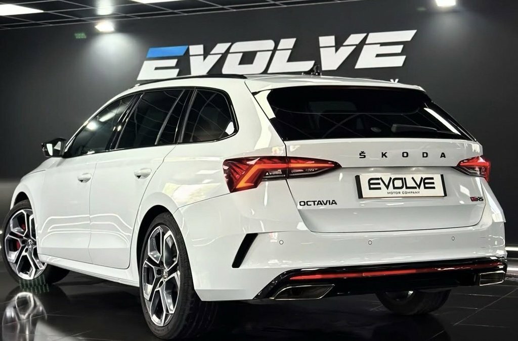 Skoda Octavia 2L Vrs SD72UME White #2