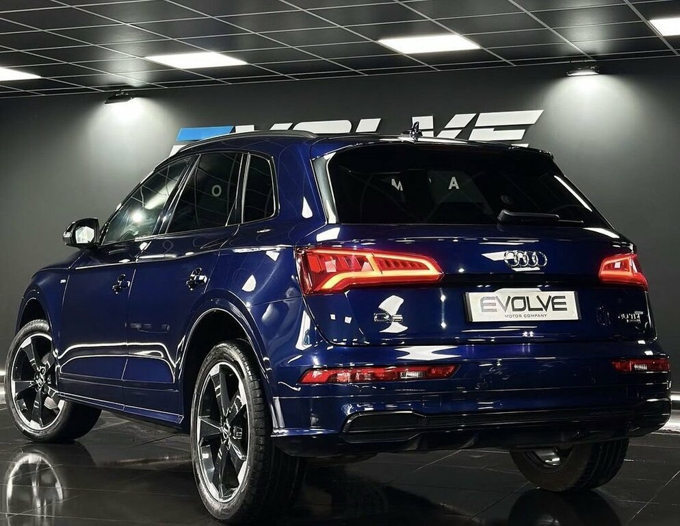 Audi Q5 2L Black Edition LM19FVF Blue #2