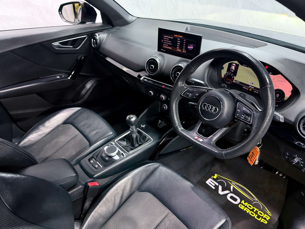Audi Q2 Black Edition 35 Tfsi HT19FBJ Grey #3